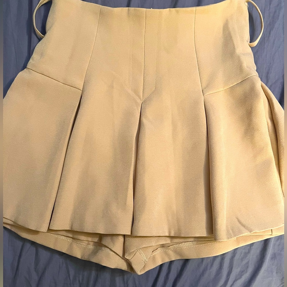 Snidel Women's beige pleated skort